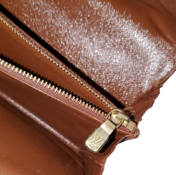 LOUIS VUITTON SARAH WALLET - Picture 10 of 11